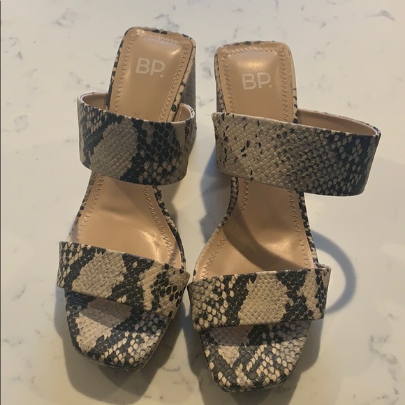 Shoes - Picture 1 of 4